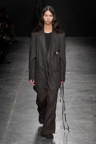 Look 10